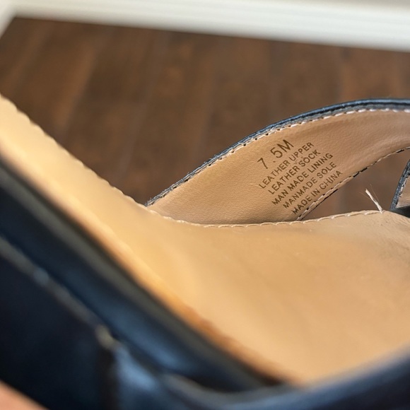 Antonio Melani black leather wedge sandals with ankle strap, size 7.5 - Picture 5 of 5